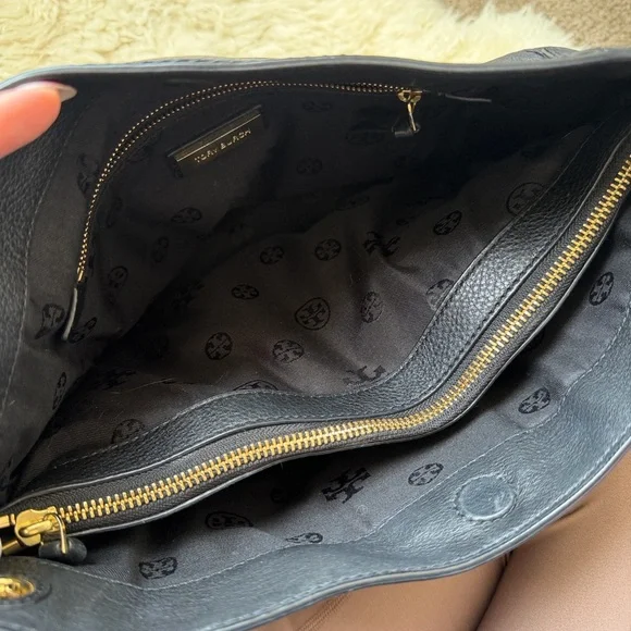 Tory Burch Britten Small Black Leather Bag - Picture 5 of 10